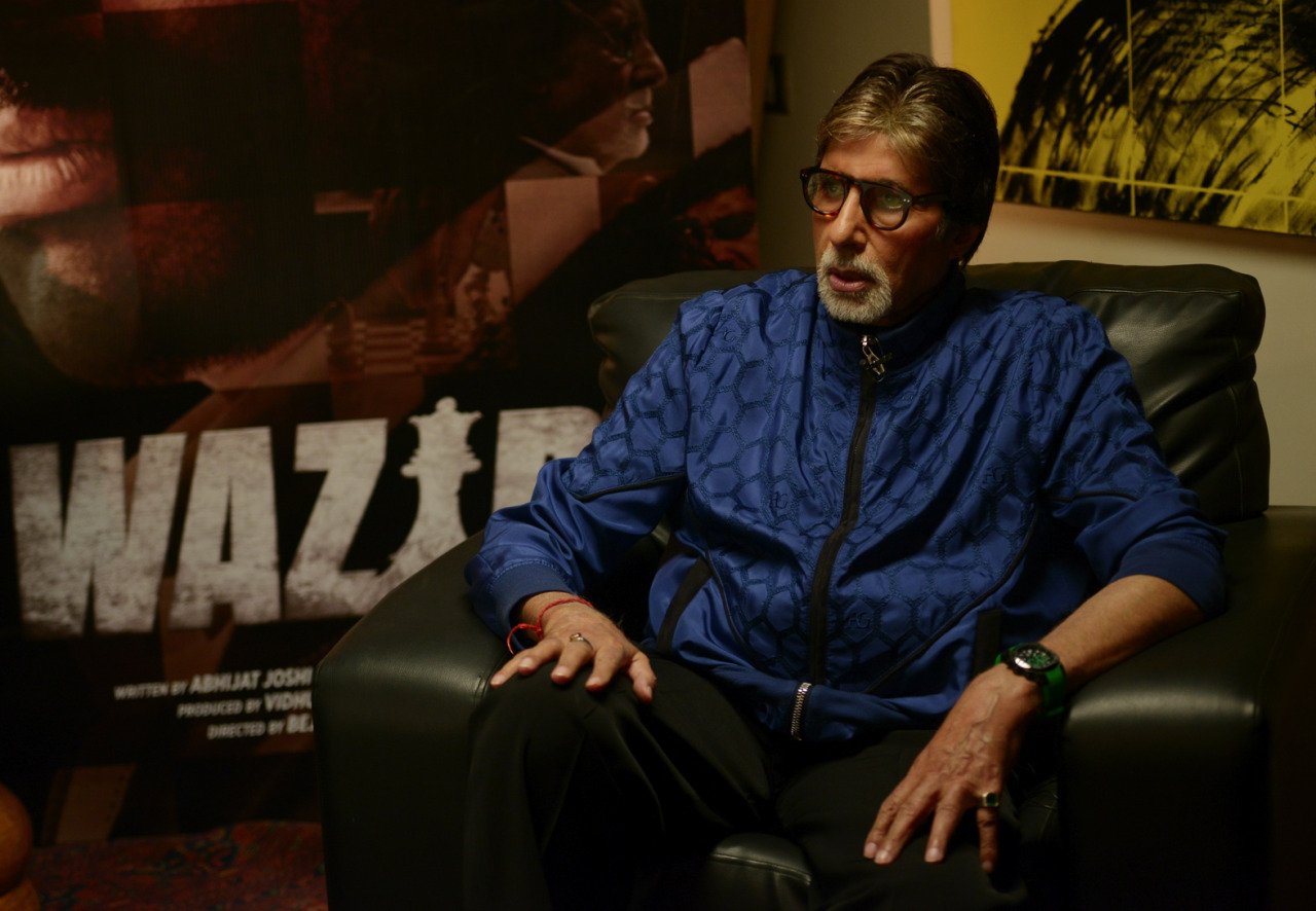 Amitabh Bachchan image number 140