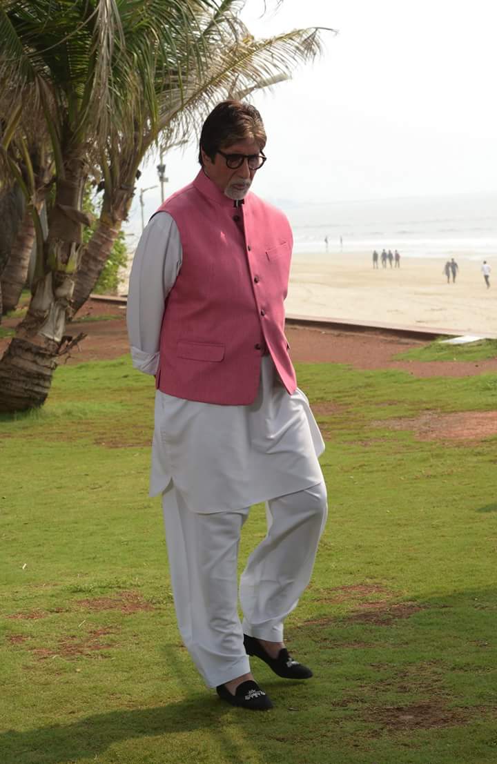 Amitabh Bachchan image number 195