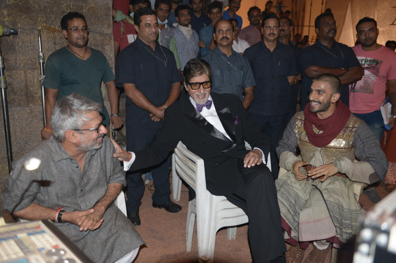Amitabh Bachchan image number 307
