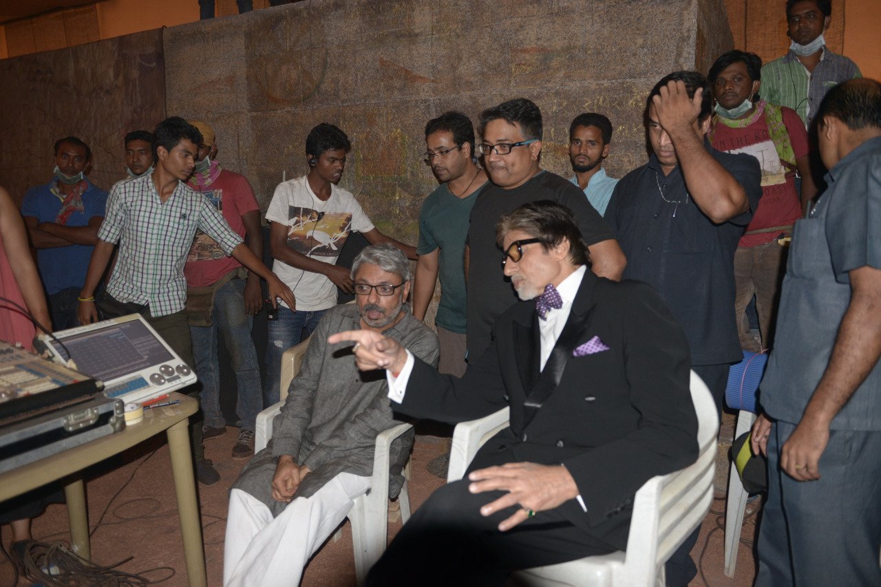 Amitabh Bachchan image number 308