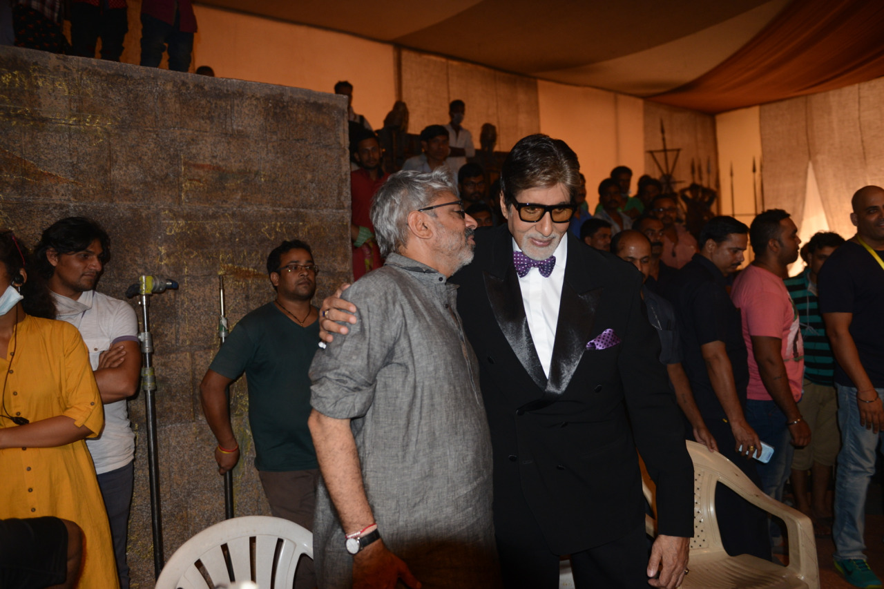 Amitabh Bachchan image number 309